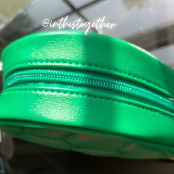 Bath & Body Works Turtle Zippered Bag - Picture 5 of 6